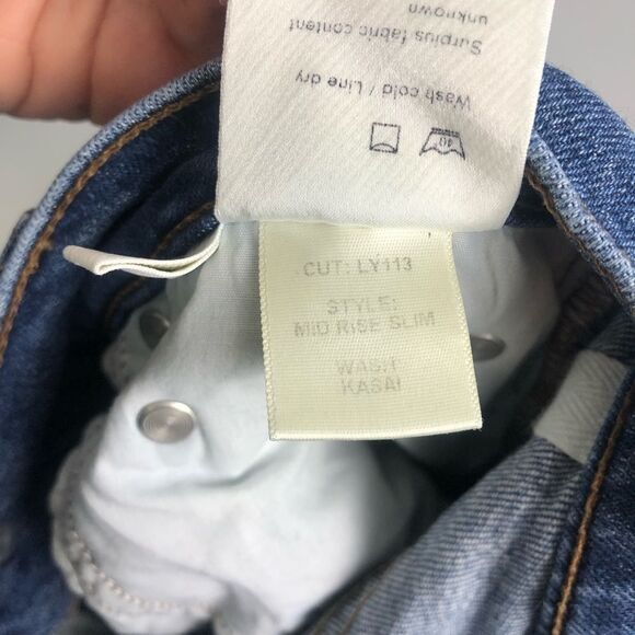 REFORMATION | Mid Rise Slim Jeans in Kasai with Raw Edge Hem Distressed Size 26 - Picture 11 of 11